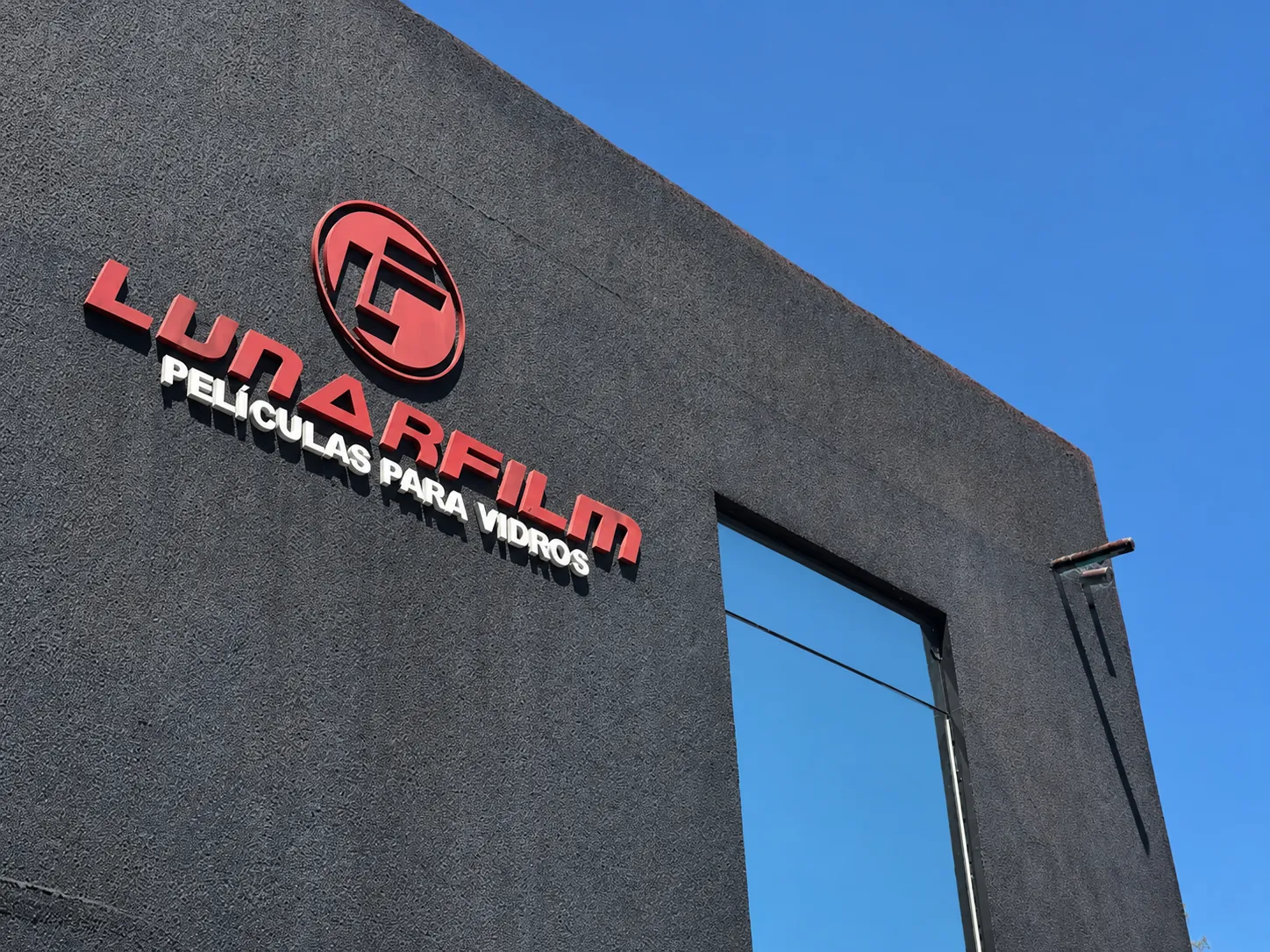 Fachada da LunarFilm